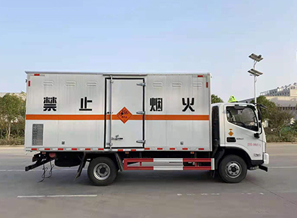 舟曲爆破器材运输车